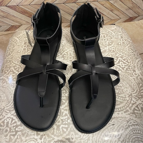 torrid Shoes - Torrid gladiator style sandals T strap black NWT plus size 13 WW